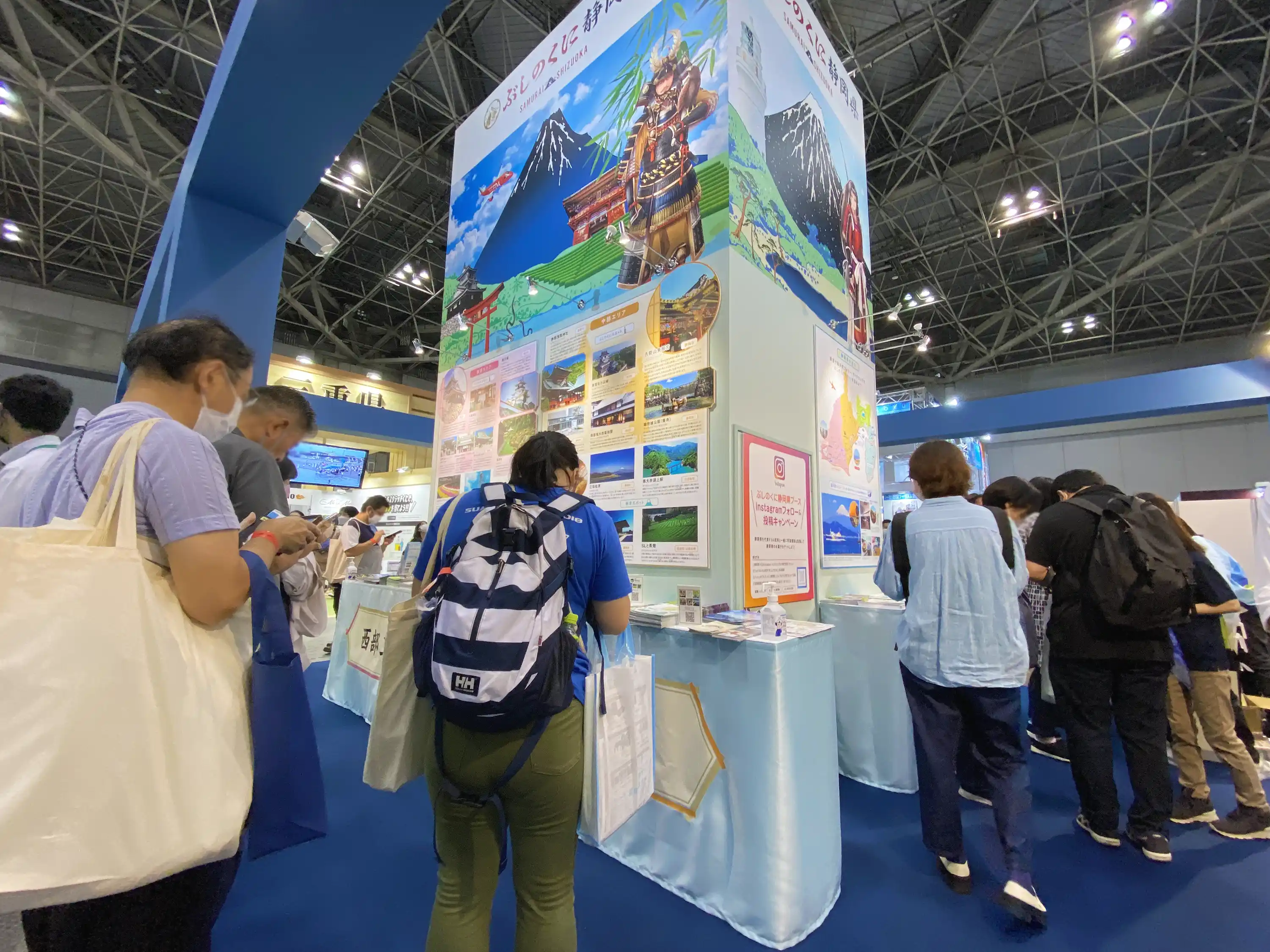 Shizuoka Prefecture booth and visitors playing the Visibby crossword puzzle.